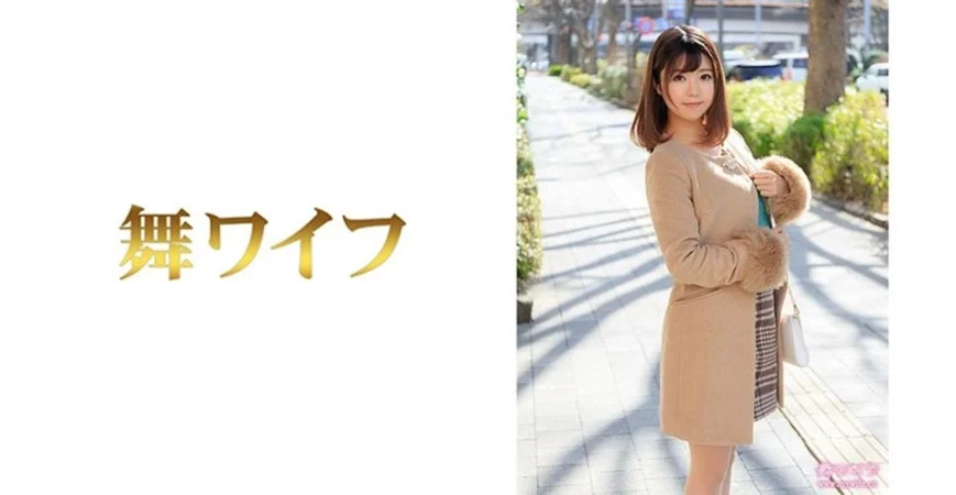 极品尤物健身宝贝！紧身裤细腰美臀！脱下裤子坐在凳子上，假屌骑坐美臀上下套弄，极度诱惑